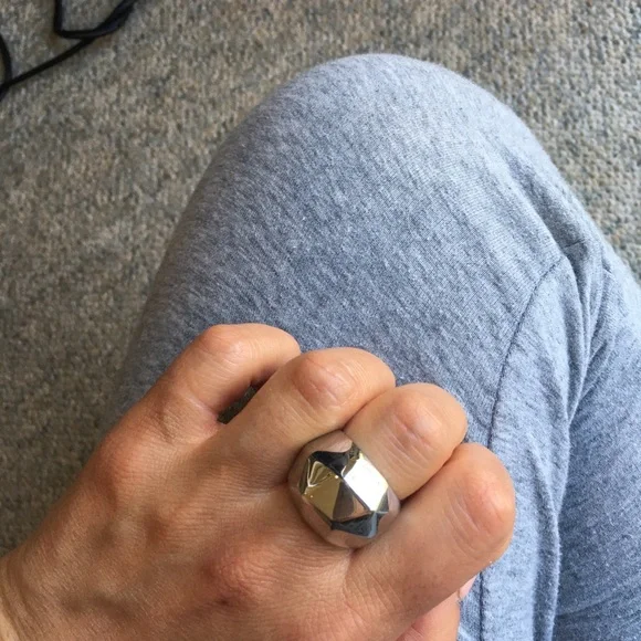 Ring - Picture 2 of 4